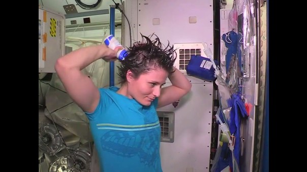 ¿Cómo Se Bañan En El Espacio?