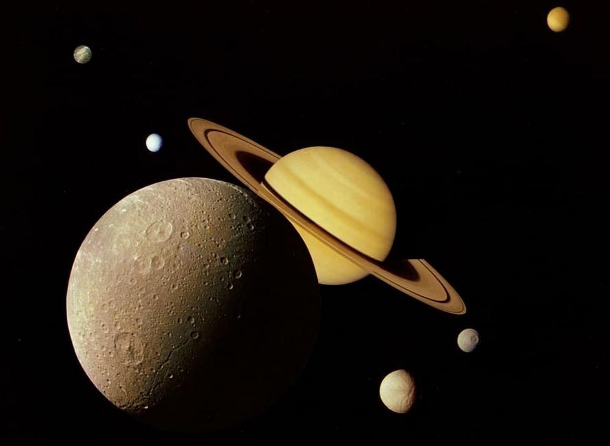 ¿Cuántas Lunas Tiene Saturno?